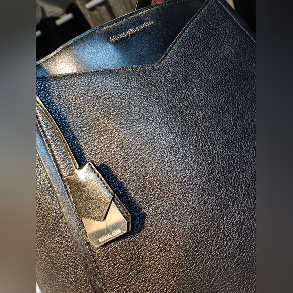 Michael kors purse - Picture 7 of 11